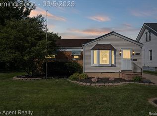 22535 Lanse St, Saint Clair Shores, MI 48081