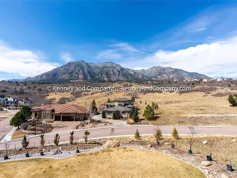 6438 Farthing Dr — Photo 46