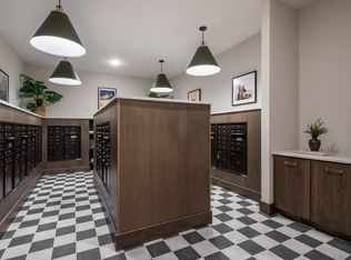 4701 Kings Point Rd #404, Excelsior, MN 55331