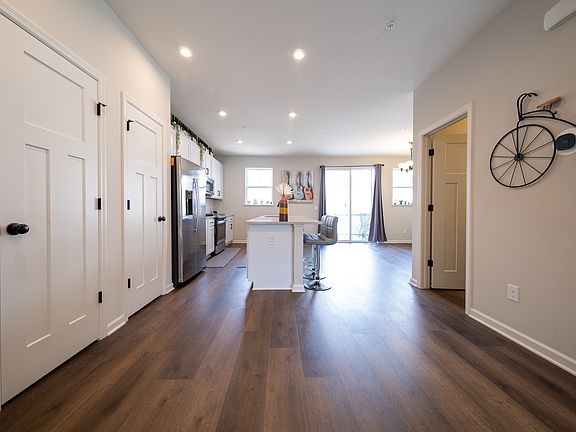 4th image of 6548 Joliet Ave S