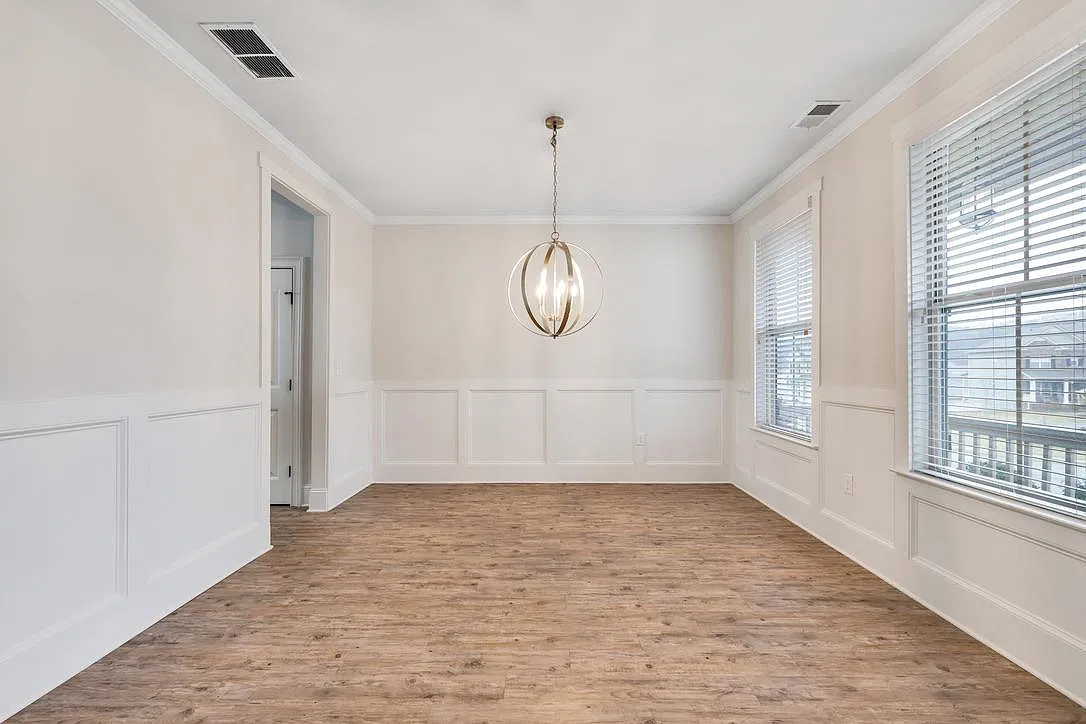 325 Broadmoor Dr — Photo 3