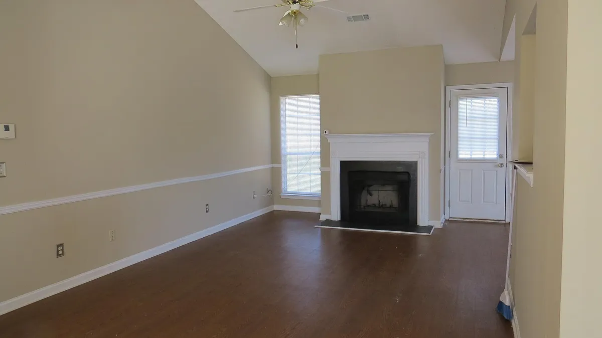 Building Photo - 213 Sport Way