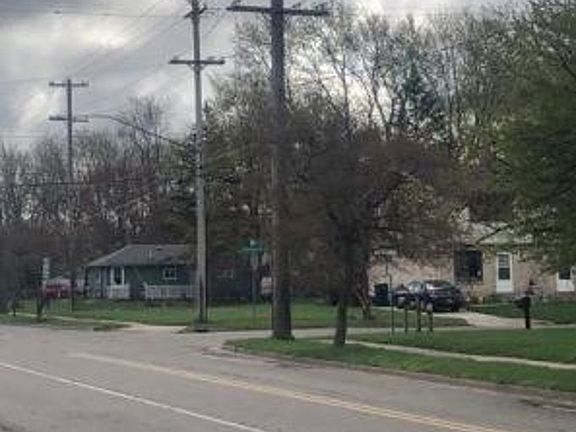 Exterior Neighborhood (street photo)