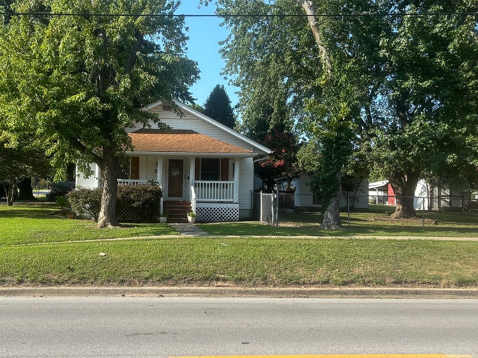 1st image of 411 W Lincoln St