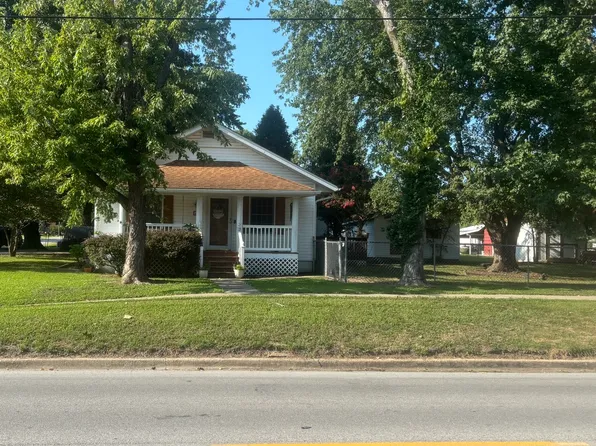 411 W Lincoln St, De Soto, IL 62924