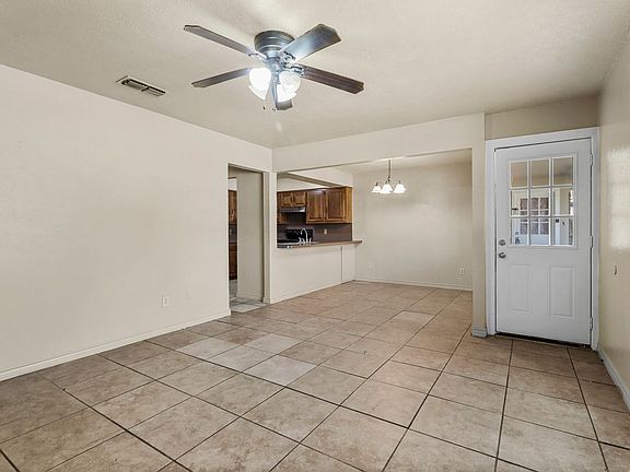 5th image of 2429 Lakeview Cir #2429