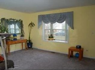 435 Edinburgh Ln, Dundee, IL 60118