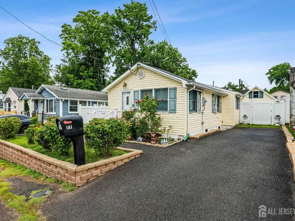 77 Pacific Blvd, Keyport, NJ 07735