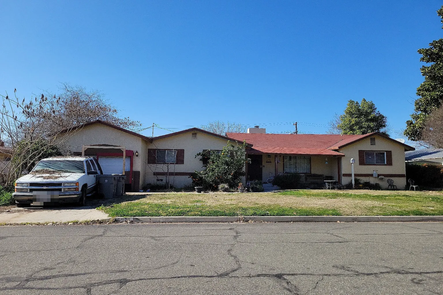 4061 N Argyle Ave photo 1