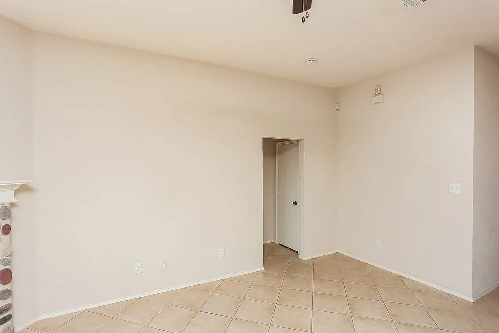 3 bed, 2.0 bath, 1758 sqft, $2,090 — Photo 4