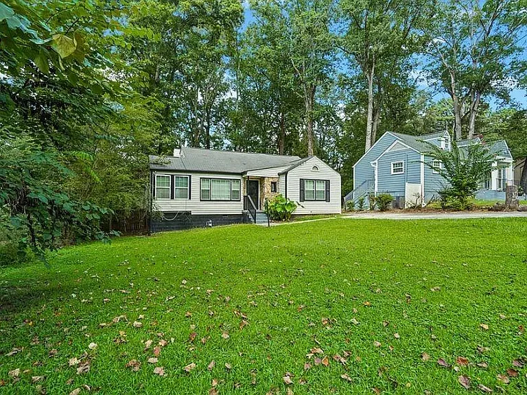 2371 Ben Hill Rd — Photo 2