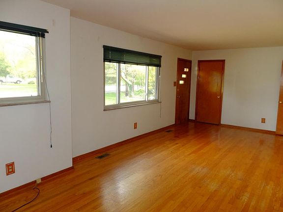 3rd image of 3721 Southwood Dr