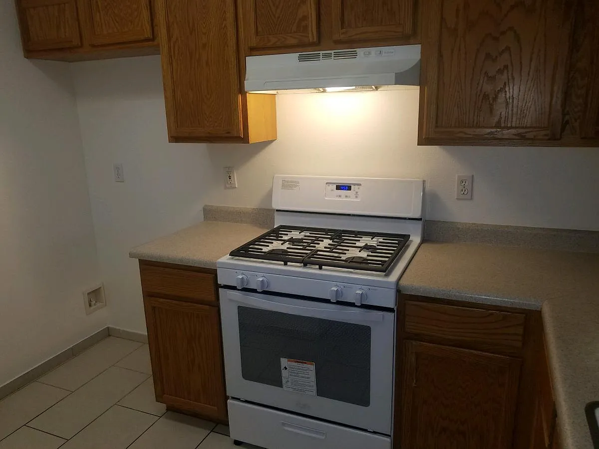 3 bed, 1.5 bath, 1200 sqft, $2,245 — Photo 3