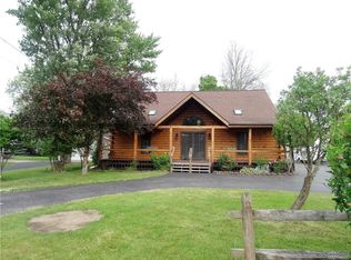 2455 Sylvan Pl, Niagara Falls, NY 14304