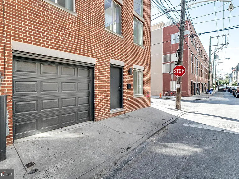 228 W George St #218 — Photo 55