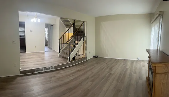 1594 Brentwood Dr — Photo 8