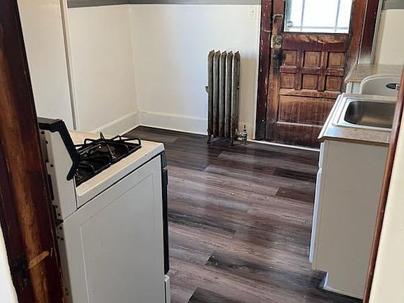 2nd image of 534-536 Alder St #2
