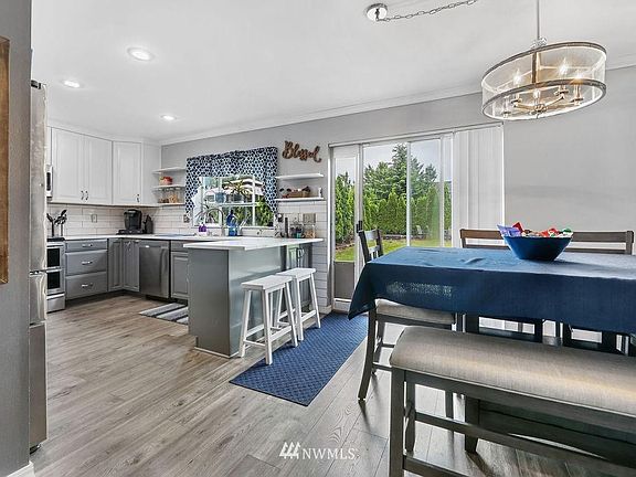 5th image of 10817 52nd Dr NE