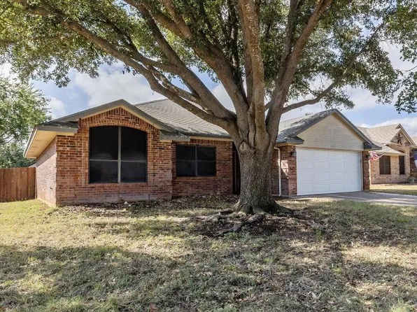 1507 Sunflower Ln, Granbury, TX 76048