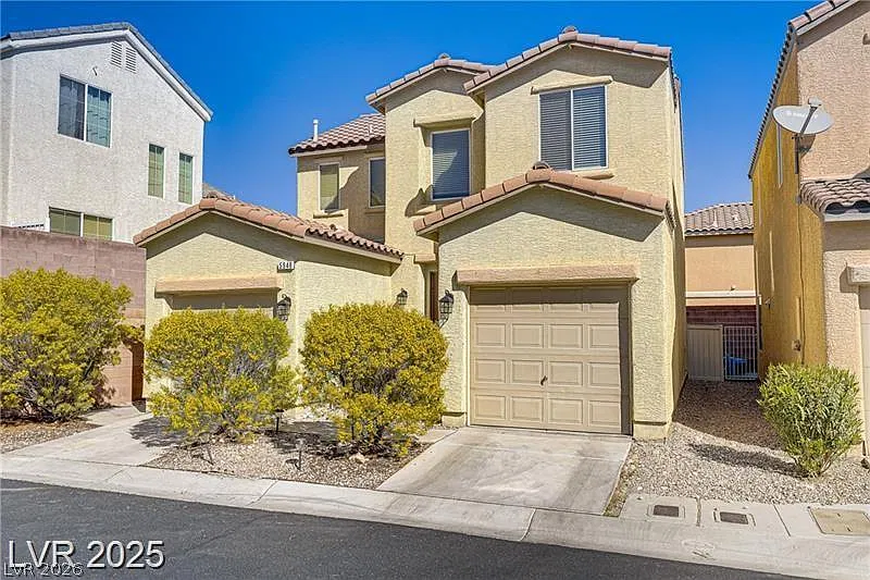 3 bed, 2.5 bath, 1387 sqft, $1,900 — Photo 3