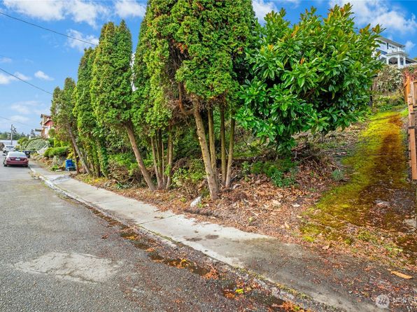 1715 Victoria Avenue SW, Seattle, WA 98126