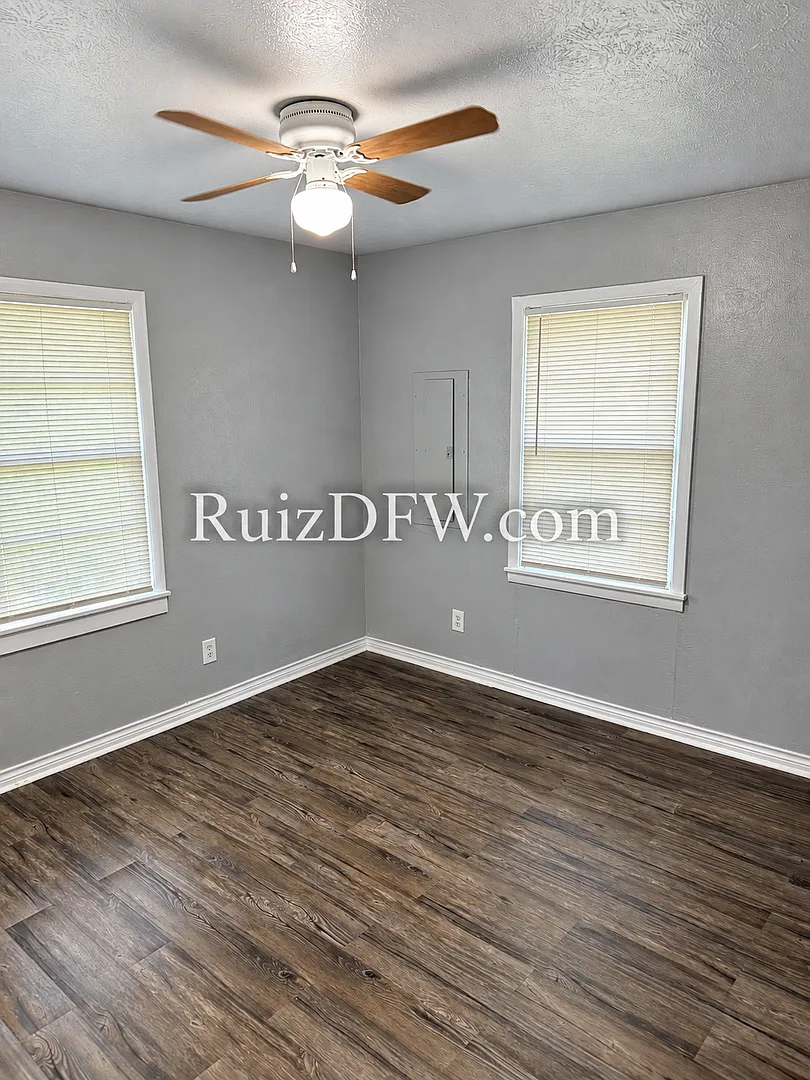 Rendon Area; Single-Family home sitting on One Acre of Land — Photo 3