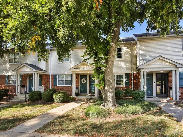 1405 Peacock Ln, Saint Louis, MO 63144