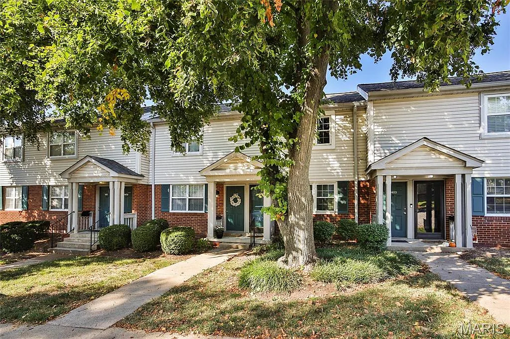 1405 Peacock Ln photo 1