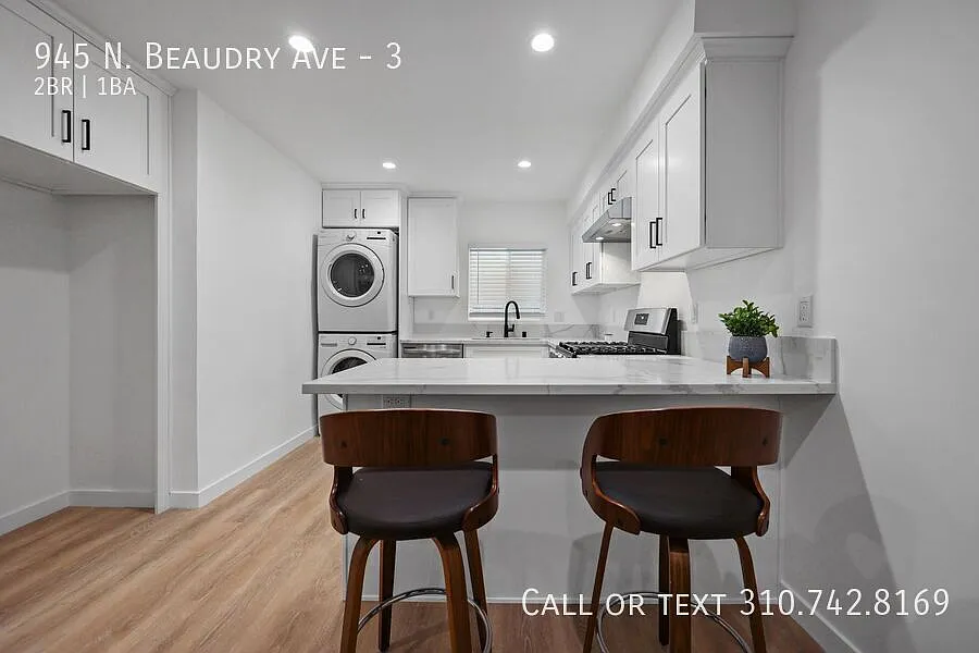 Fully Remodeled 2BR with Stunning Downtown LA Views Move-In Special! — Photo 3