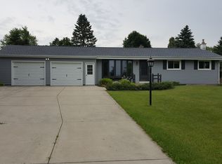 1607 Curtis Ln, West Bend, WI 53090