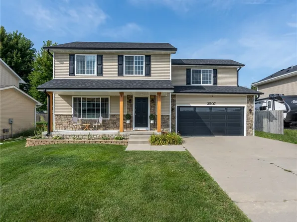2507 E Luster Ln, Des Moines, IA 50320