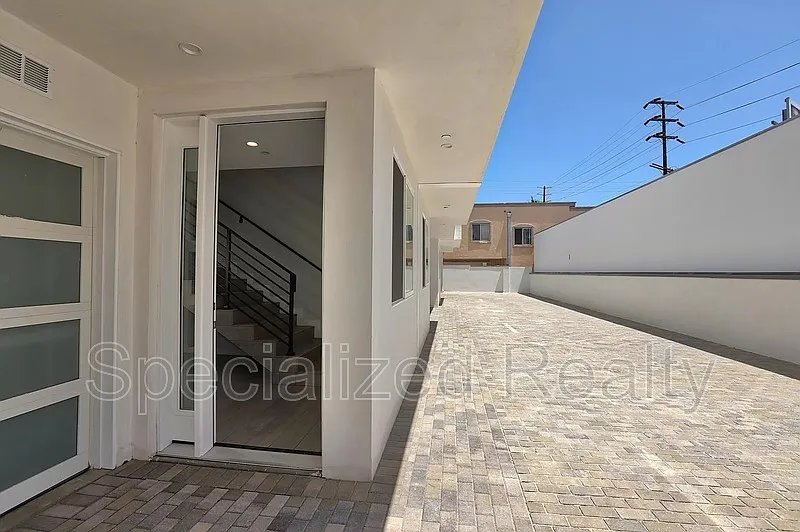 3 bed, 3.0 bath, $4,395 — Photo 2