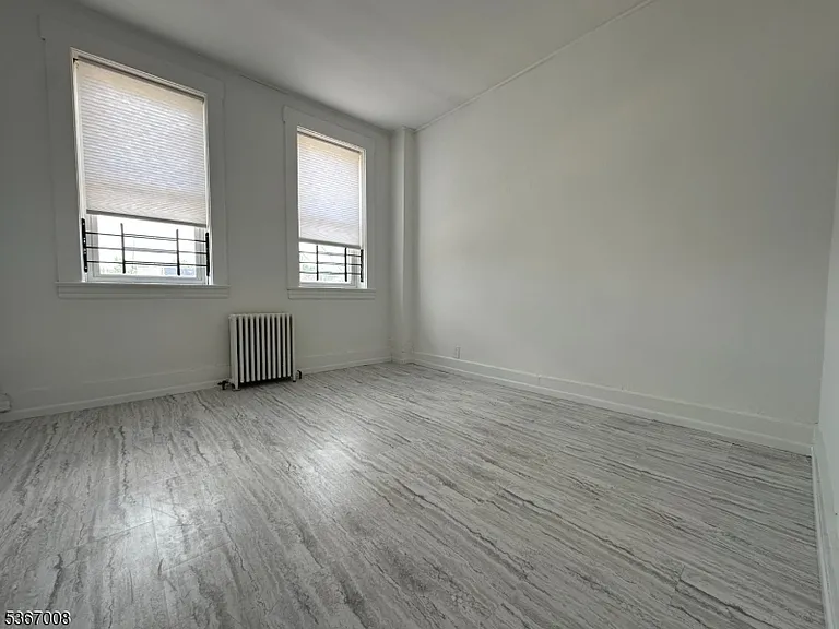 526 Valley Brook Ave — Photo 9