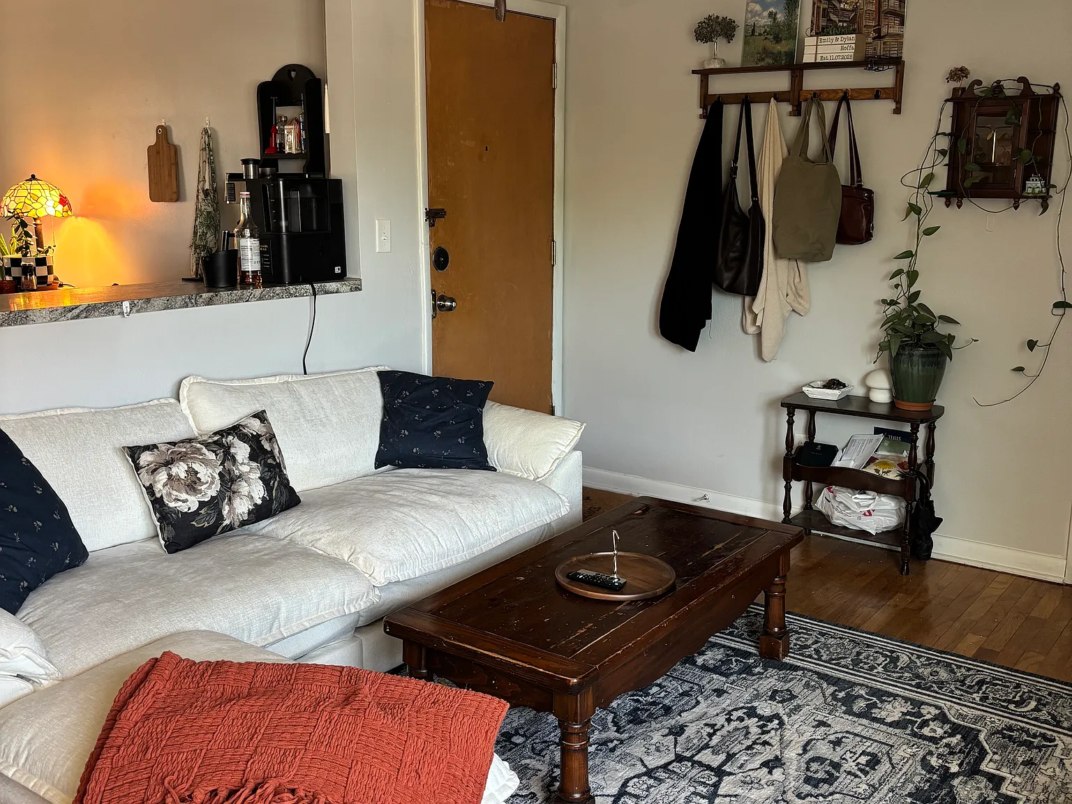 2 bed, 900 sqft, $925 — Photo 2