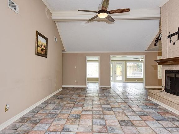 4th image of 2215 Aberdeen Dr