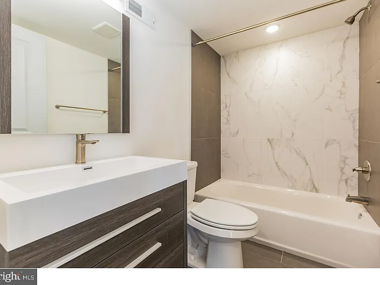 1515 Brown St #3 — Photo 6