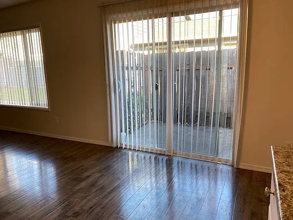 Hawthorne Villa Apartments — Photo 11