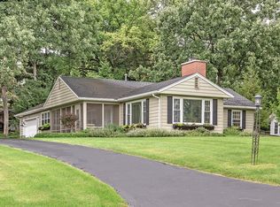 1024 Shabbona Dr, Fontana, WI 53125