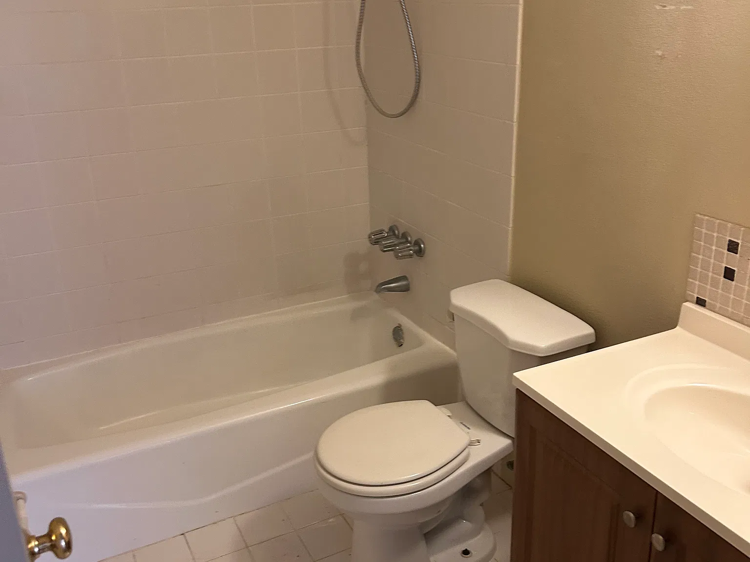 3 bed, 1700 sqft, $1,700 — Photo 3