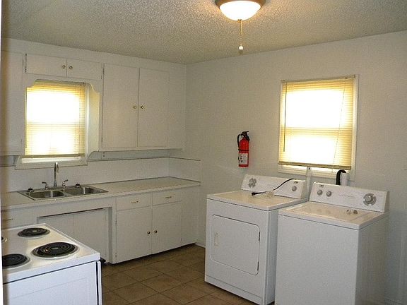 3rd image of 1317 N Reid St