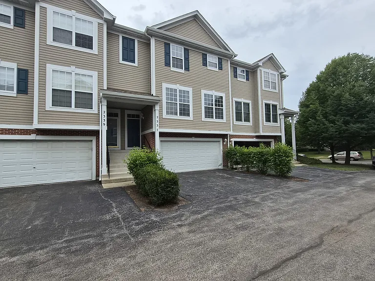 2337 Hudson Cir #2337 — Photo 2