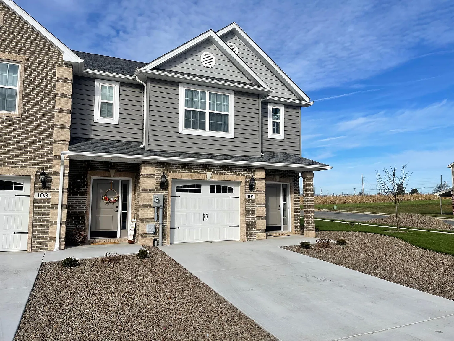 3 bed, 2.5 bath, 1900 sqft, $2,295 — Photo 1