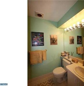 3rd image of 5209 Le Parc Dr APT 4