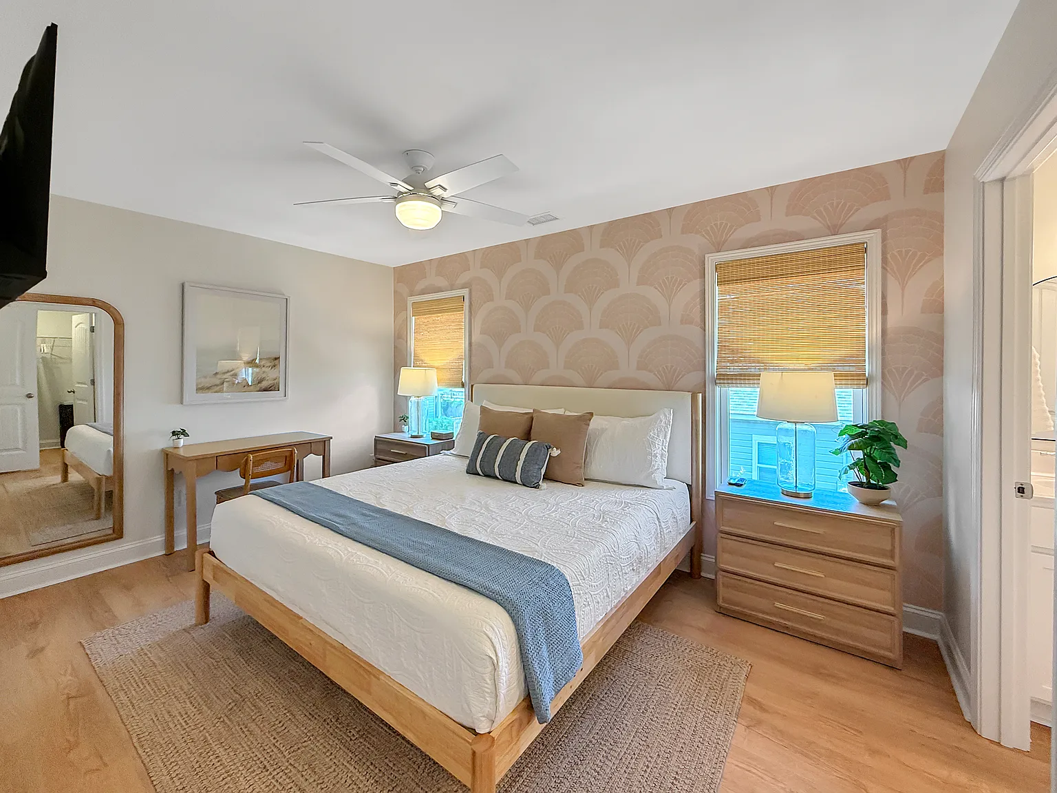 3 bed, 2.5 bath, 1248 sqft, $3,950 — Photo 3
