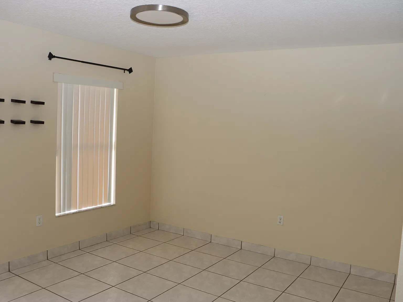 3 bed, 2.5 bath, 2279 sqft, $2,200 — Photo 4