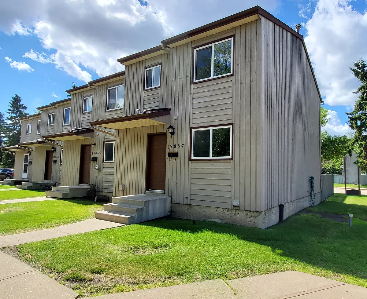 Photo 2 of 13 - 17815 95th St NW #PREMIUM - Edmonton, AB Building Photo - 17815 95th St NW #PREMIUM