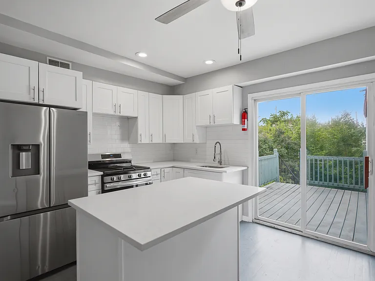 71 E 22nd St #2 — Photo 18