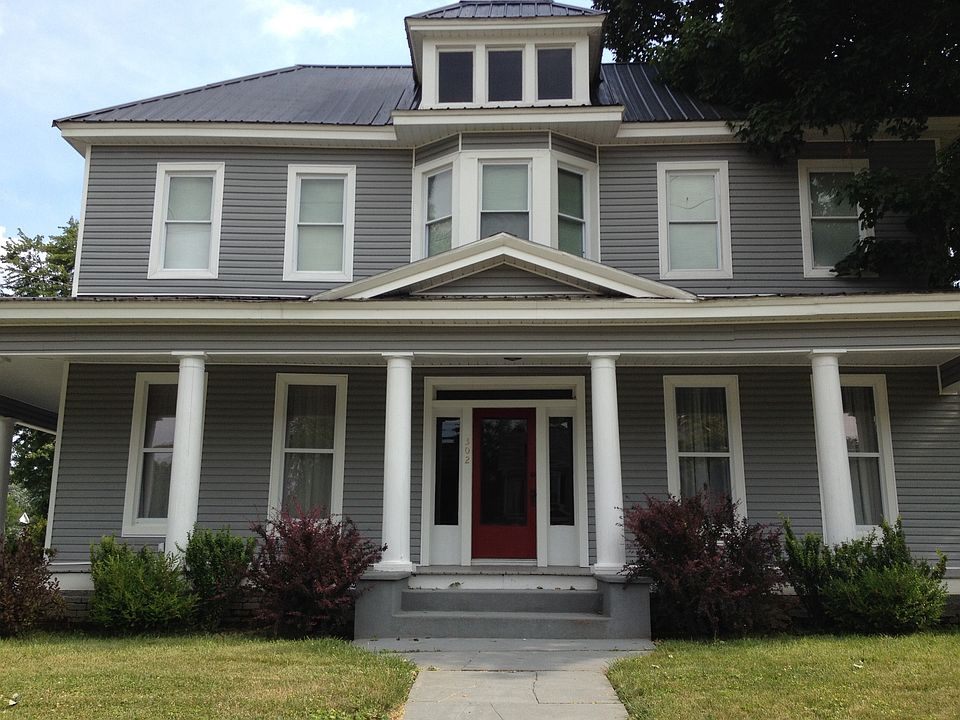 1st image of 302 E 3rd St