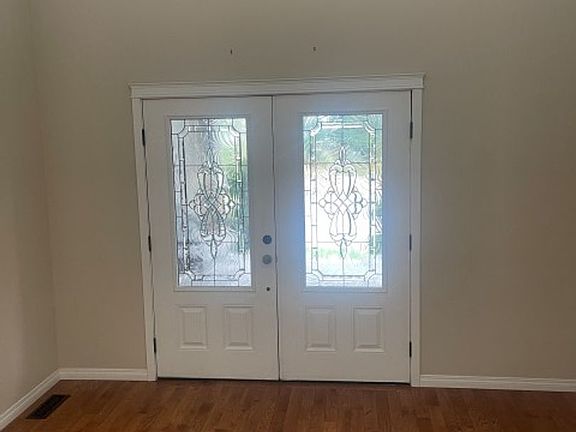 3rd image of 10519 15th St SE