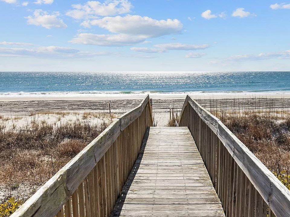 Beach access at end of road (one short block)